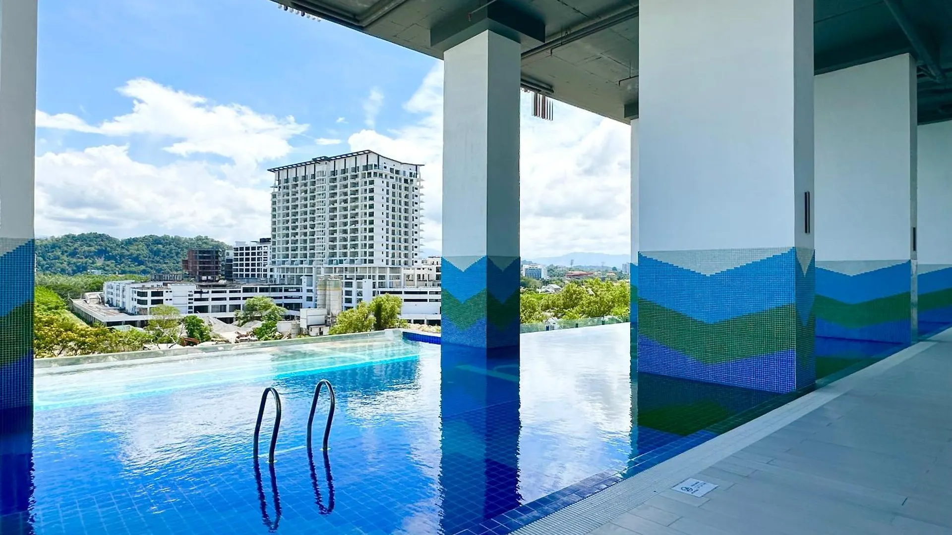 Bay Premier Suites By Ssvc Kota Kinabalu 0*,  Malajsie
